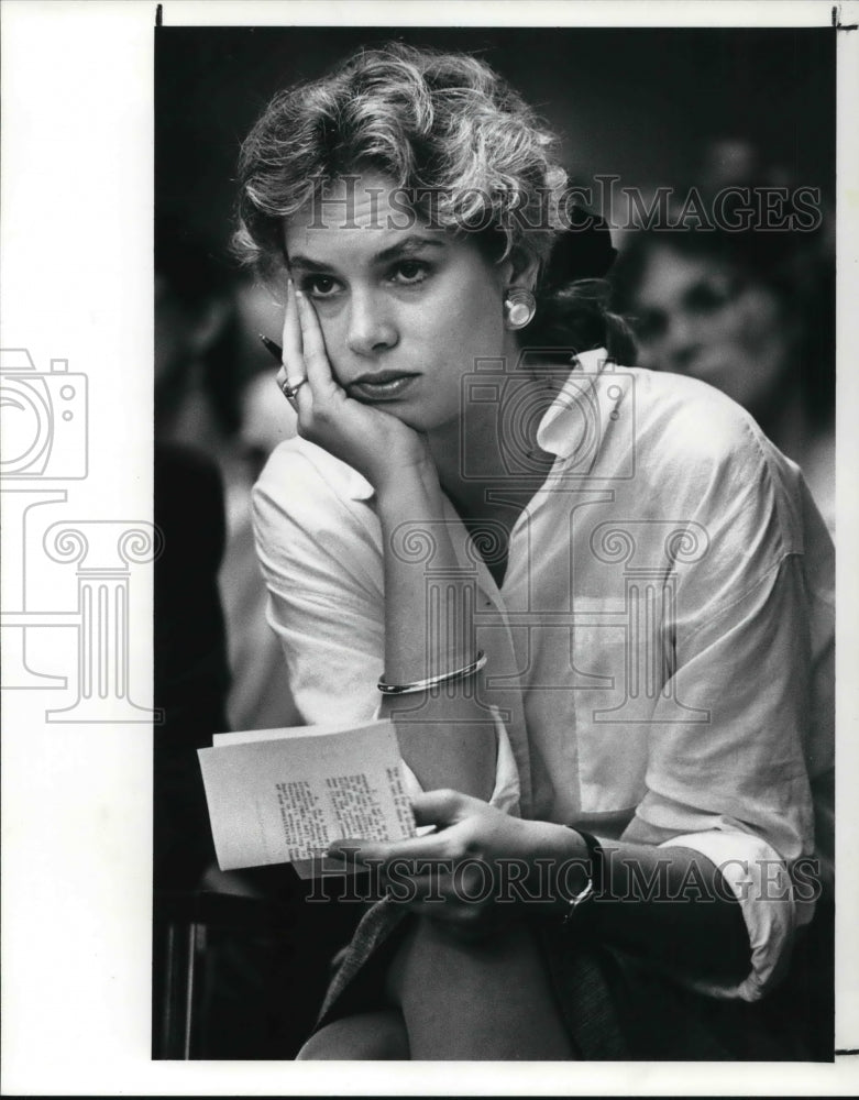 1988 Press Photo Marian Lowes of BP America in the Public Affair&#39;s Department - Historic Images