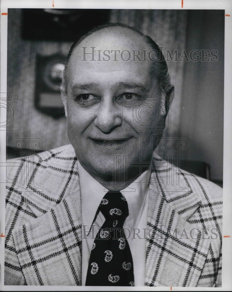 1975, Milton Krantz, Mgr. of Hanna Theater - cva27365 - Historic Images