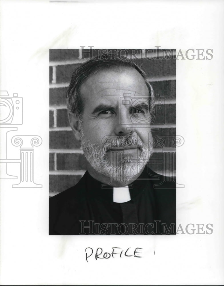 1989 Press Photo Rev Albert Krupp of St Martin of Tours - Historic Images