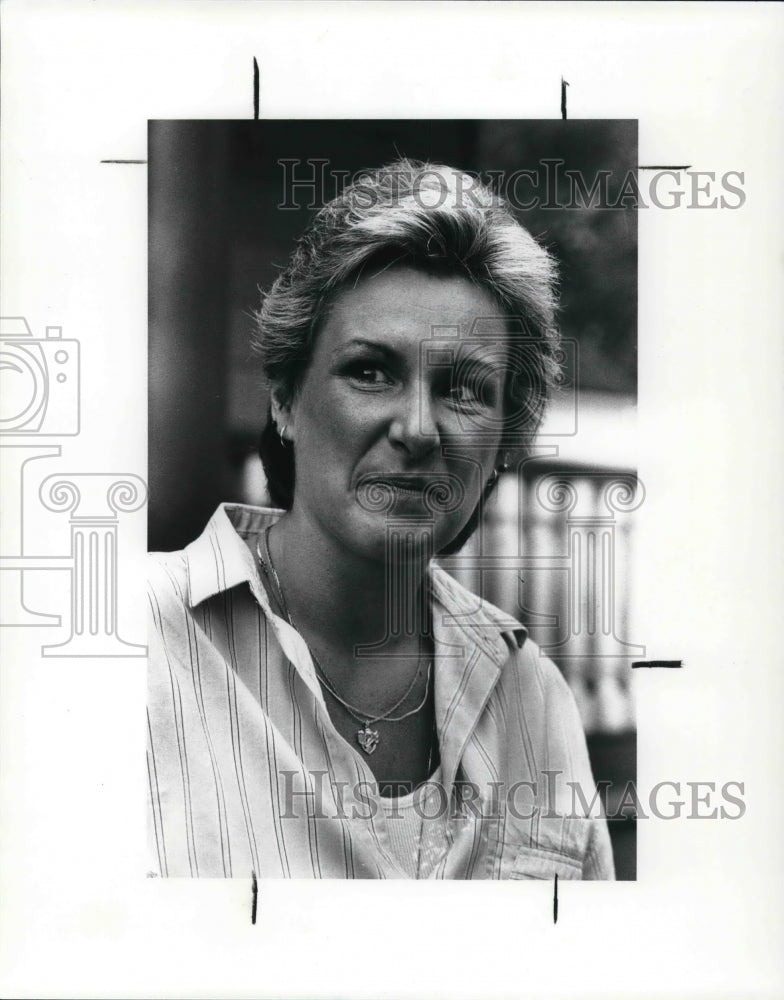 1989 Press Photo Kathy Kubicina, sister of gunner mate Clayton Hartwing - Historic Images