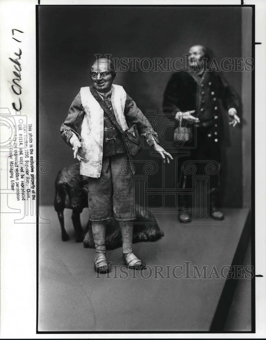 1988 Press Photo The shepherd in the Christmas Nativity at Cleveland Museum - Historic Images