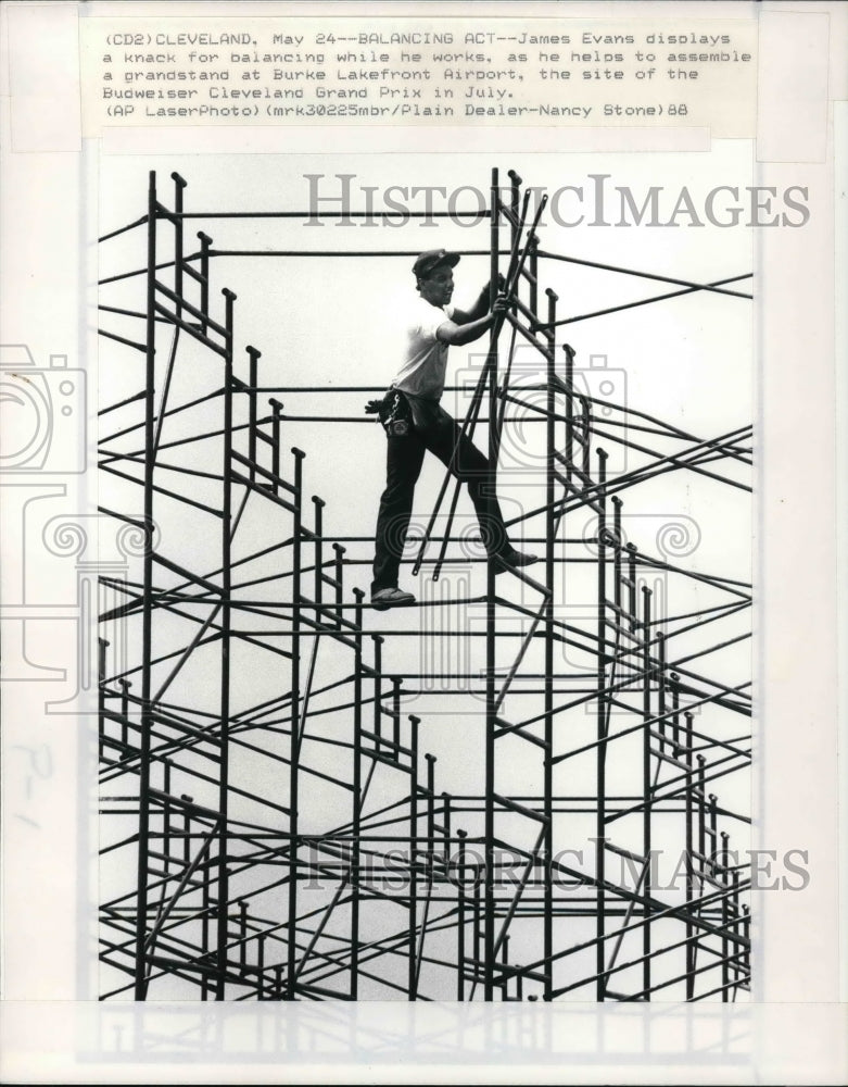 1988 Press Photo James Evans works at the Burke Lakefront Airport - cva27516 - Historic Images