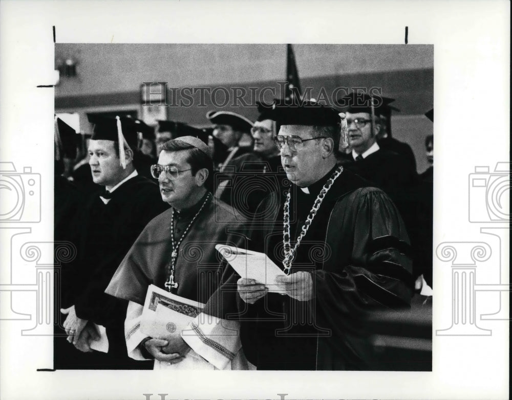 1988 Press Photo Bishop Pilla with Reverend Michael Lavelle - Historic Images