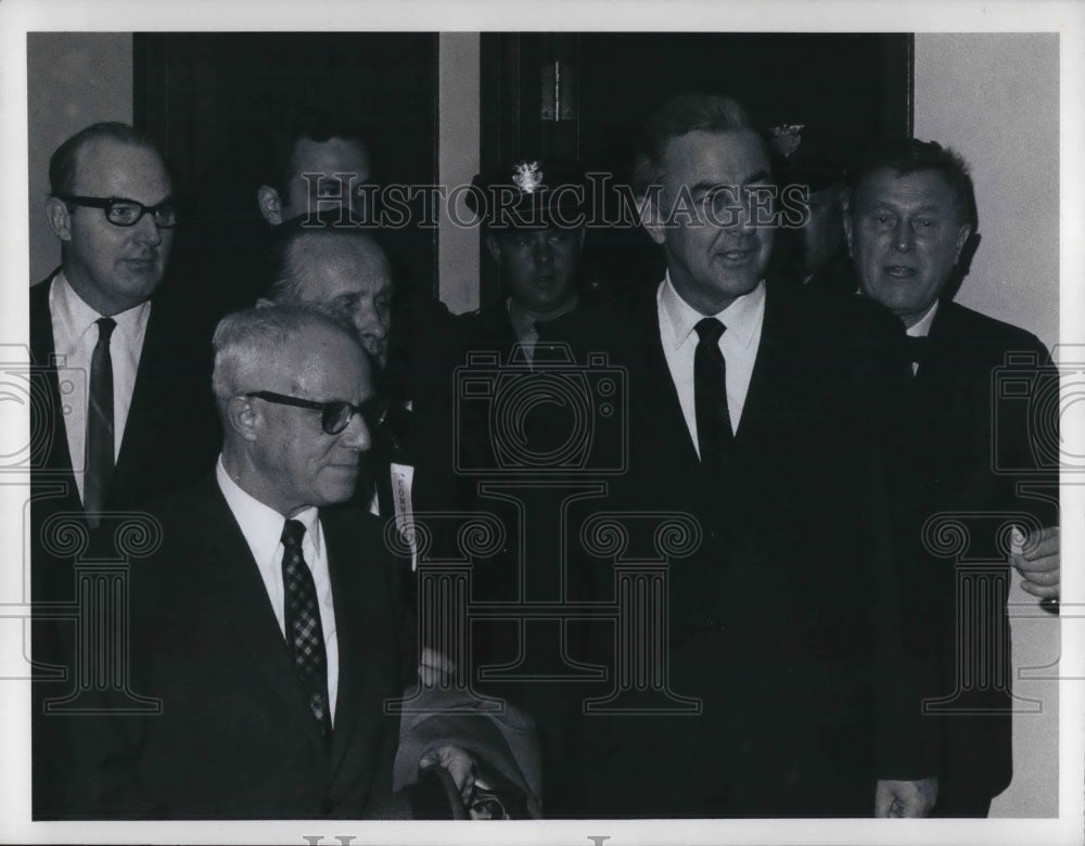 1968 Sen Eugene McCarthy, Pres Campaign visit in Cleveland - Historic Images