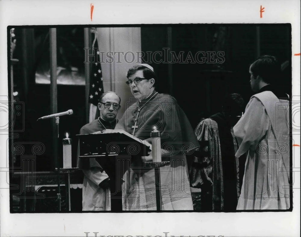 1976 Press Photo Bishop Michael J Murphy at Ecumenical prerayer service - Historic Images