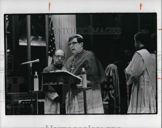 1976 Press Photo Bishop Michael J Murphy at Ecumenical prerayer service - Historic Images