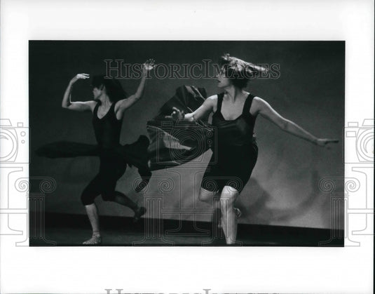 1992 Press Photo Lucinda Lavelli and Janet Ko Moses performs Images of Female - Historic Images