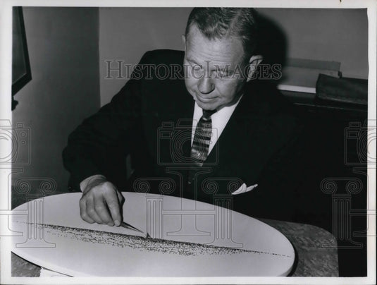 1965 Press Photo Milton M Beattie of H.W. Beattie & Sons Jeweller - cva29829 - Historic Images