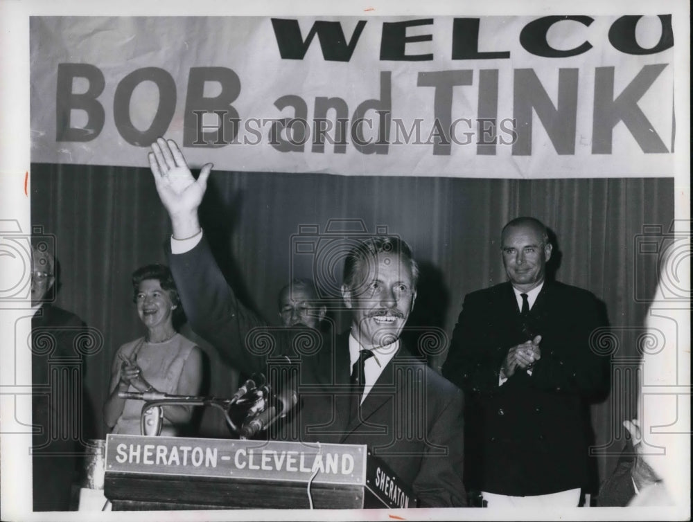 1965 Press Photo Robert Manry at Civic Luncheon - Historic Images