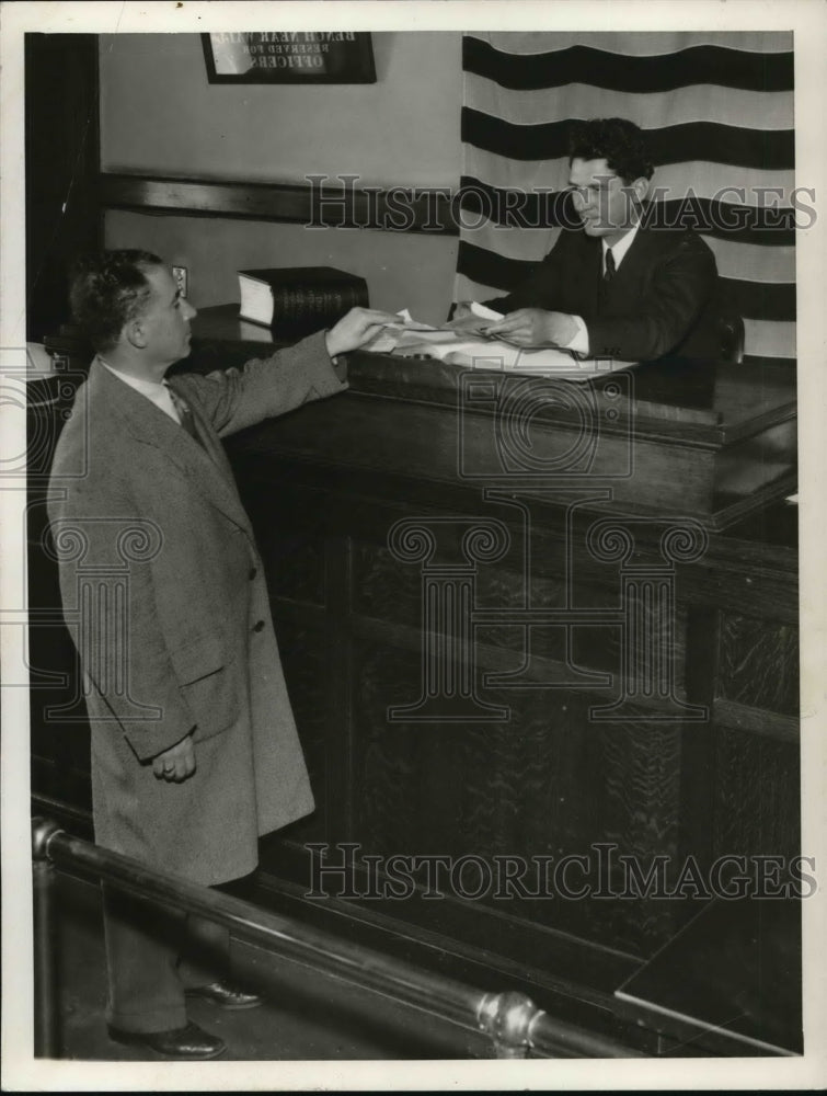 1935 Press Photo Henry Solomon and Judge Lausche - Historic Images