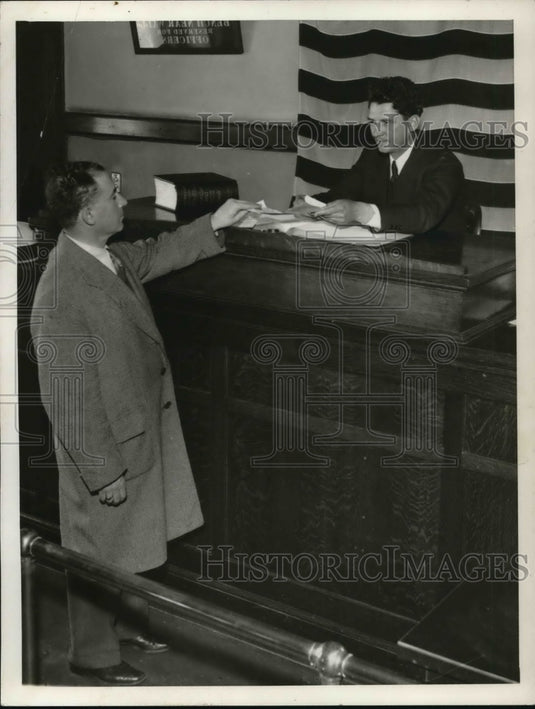 1935 Press Photo Henry Solomon and Judge Lausche - Historic Images