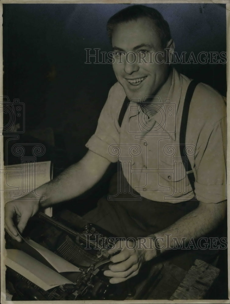 1951 Press Photo Hal Lebowitz, News sports writer - Historic Images