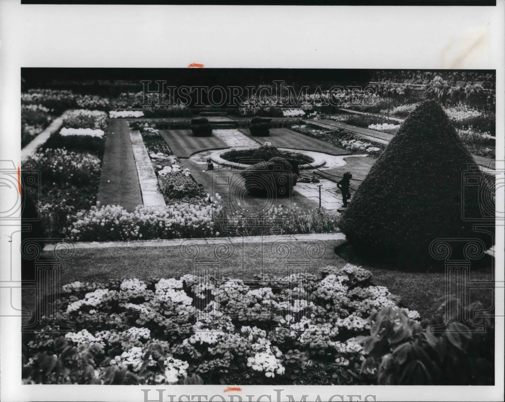 1972 Press Photo The formal garden at Hampton Court - Historic Images