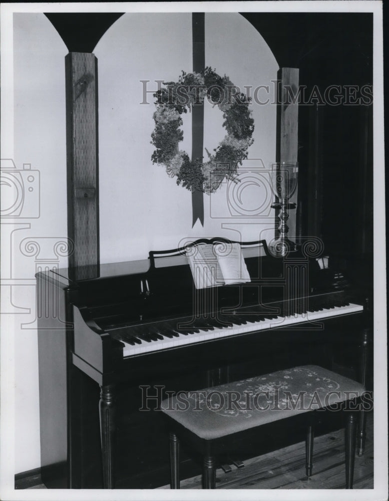 1969, The Christmas decoration hanging in front of the piano - Historic Images