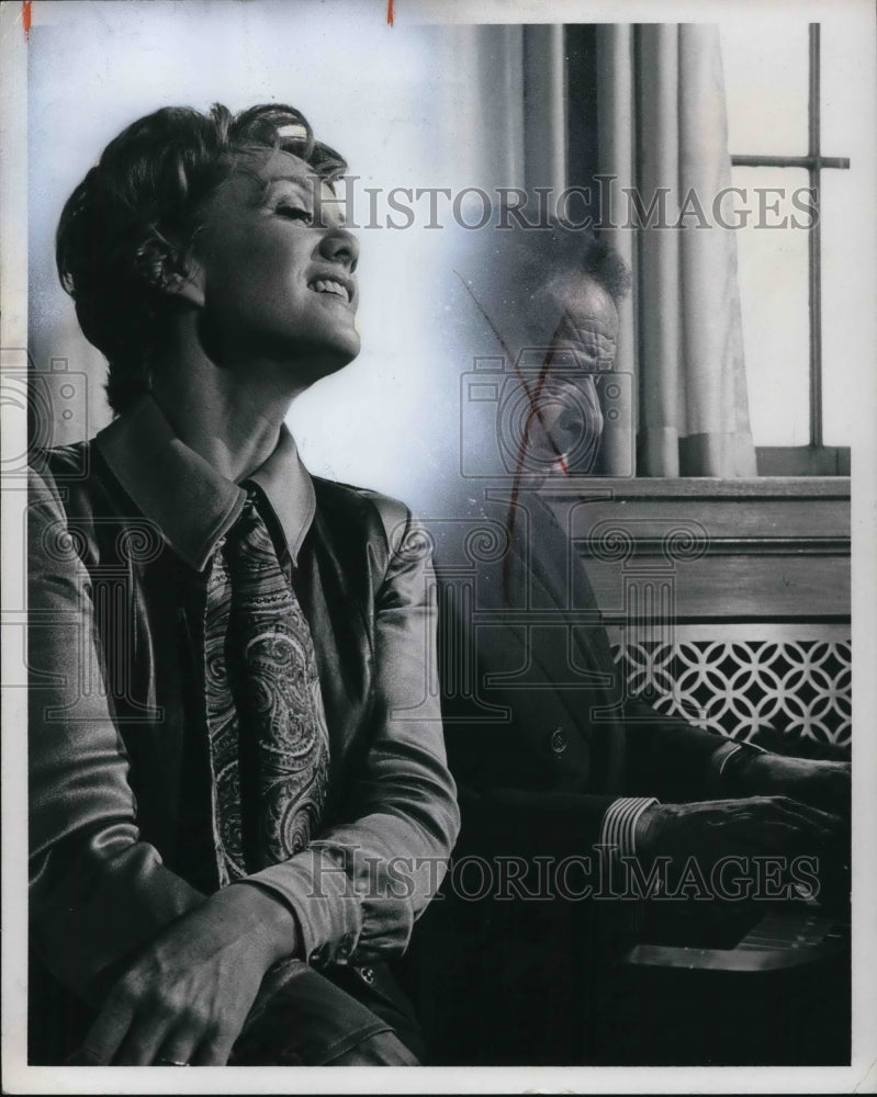 1969 Press Photo Marni Nixon Soprano with pianist Victor Borge - Historic Images