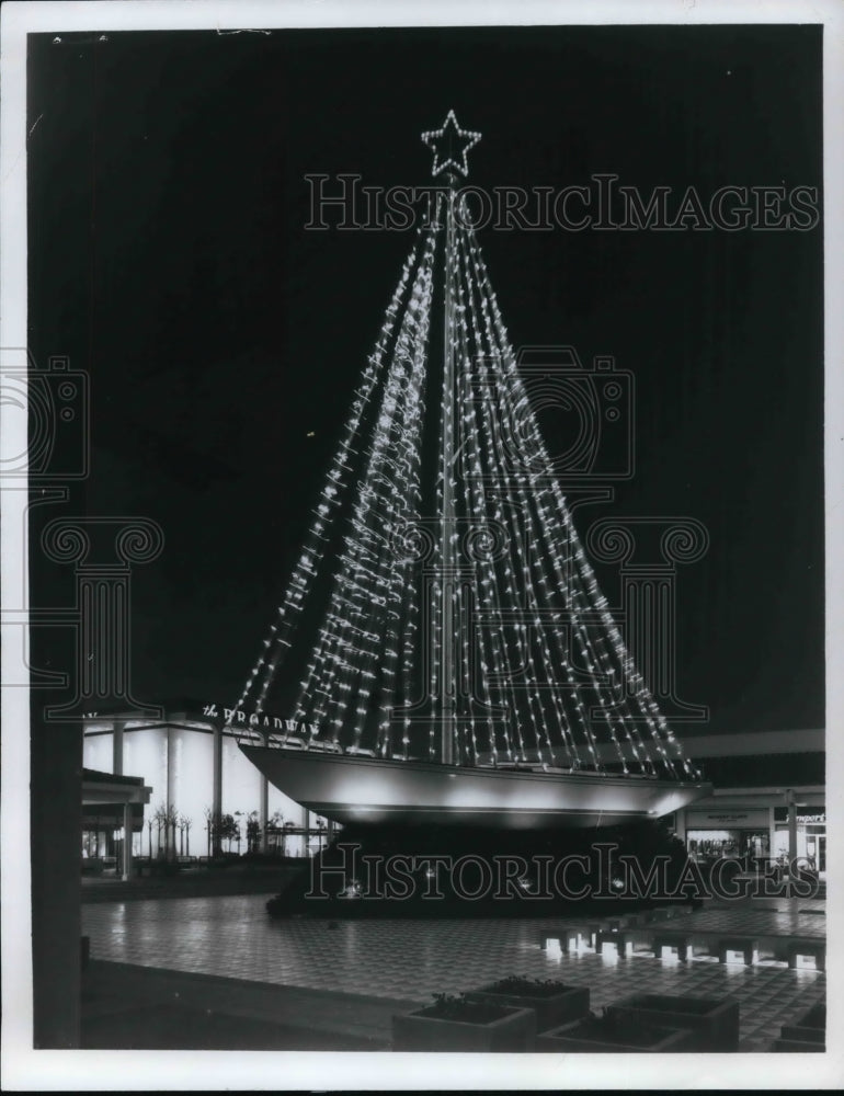 1971, Lighting of Christmas Tree Decorations - Historic Images