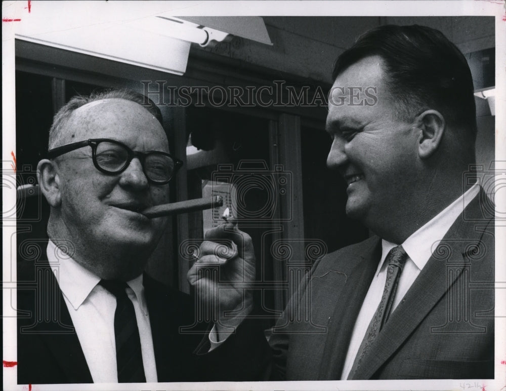 1966 Press Photo Emmett O&#39;Flannigan and James Sands - Historic Images