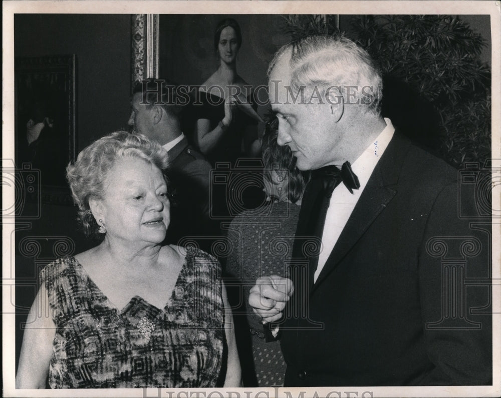 1971 Press Photo Mrs. R. Henry Norweb Dr. Sherman E. Lee - Historic Images