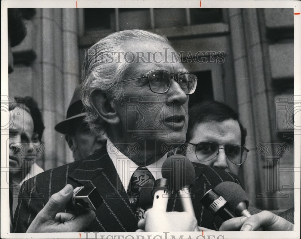 1972, Sen. Howard Metzenbaum leaves Federal Court Bldg. - Historic Images