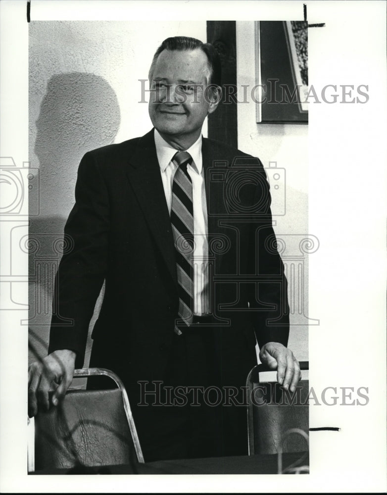 1987 Press Photo New President of the Cleveland Indians Hank Peters - Historic Images