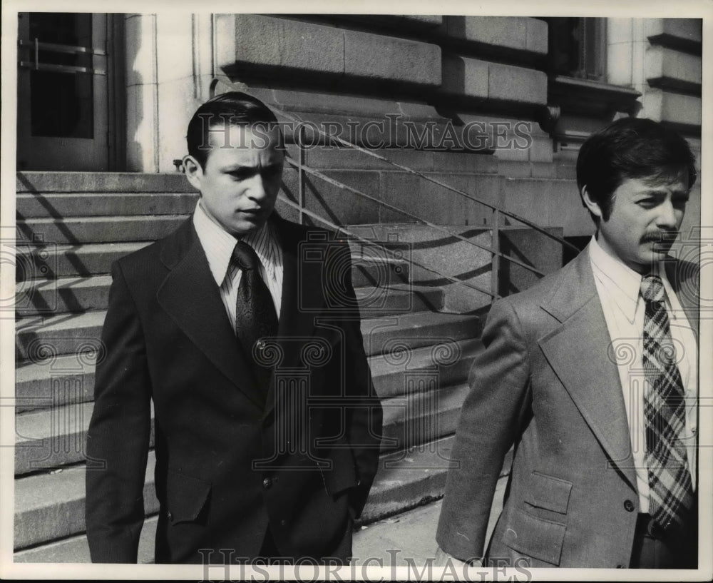1974 Mathew J.McManus & Nat'l Guardsman during indictment - Historic Images