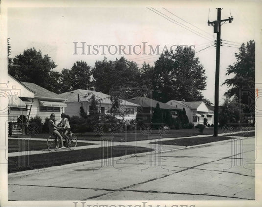 1965 Robert Manry's home in Willowick, Ohio  - Historic Images