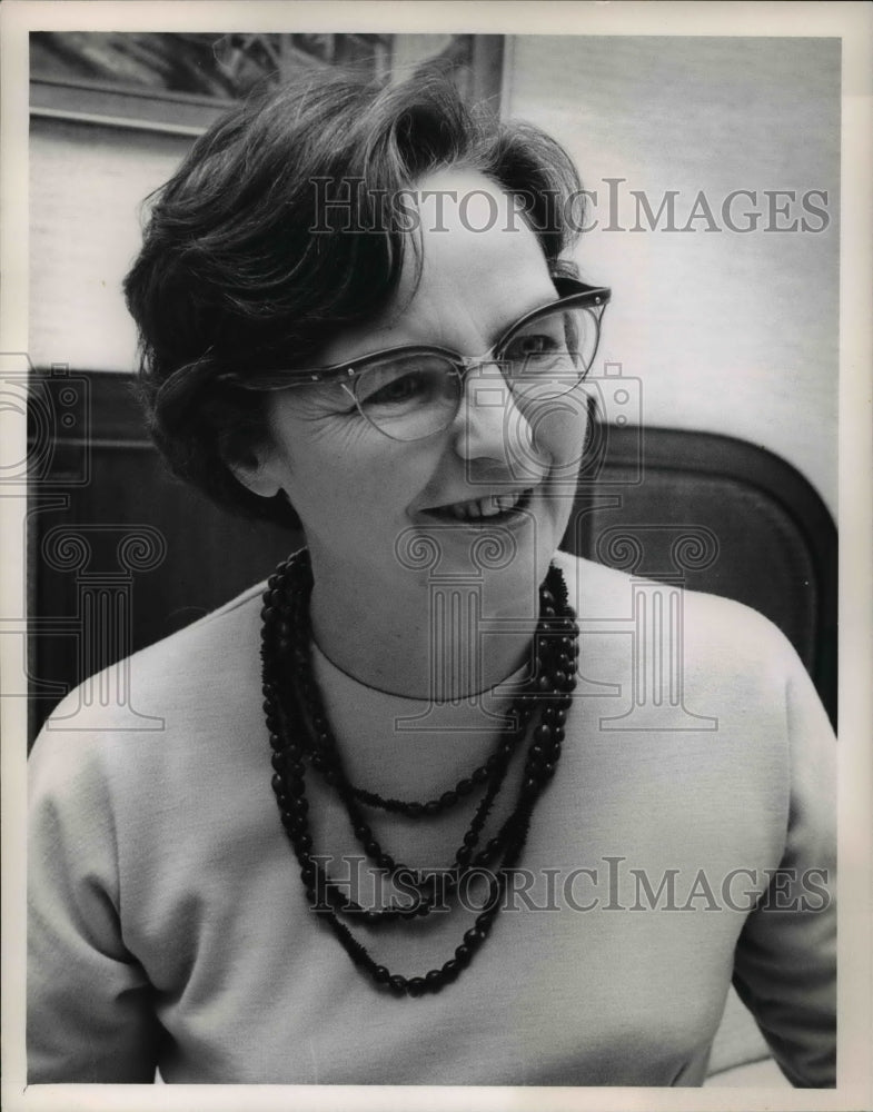 1963 Press Photo Jessica Mitford - cva33830-Historic Images