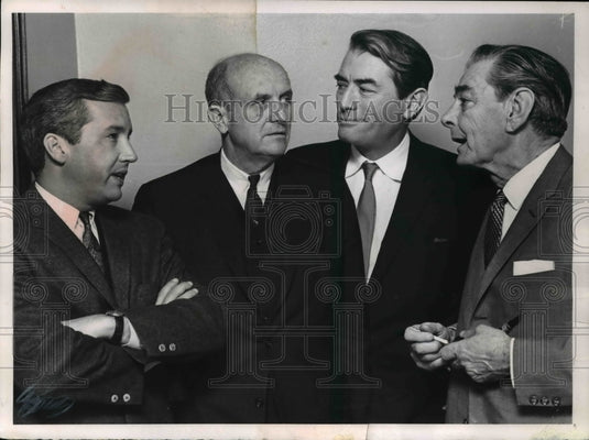 1966 Press Photo Producer Roger L. Stevens w/ Gregory Peck & R. Elmo Lowe - Historic Images