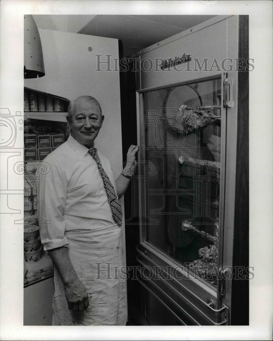 1974 Otto Mauff, Staltler chef for 37 years, now with Heinen's - Historic Images