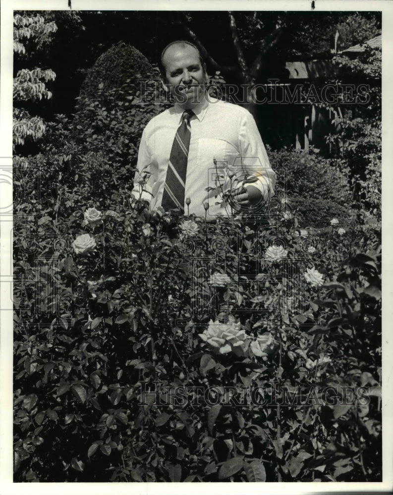 1983 Press Photo Dr Willard Payne at the Garden Center - cva34468 - Historic Images