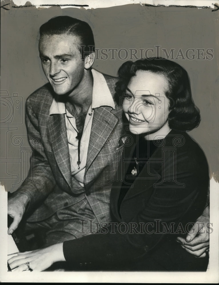 1937 Press Photo William Wallace Reid, Jr. with his fiancee, Diana Beresford - Historic Images