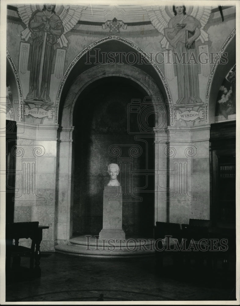 1932, The dedication o the Lincoln Memorial Shrine at the Public Lib. - Historic Images