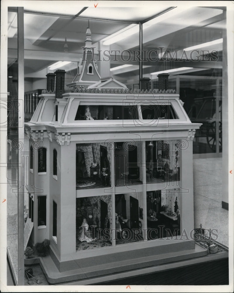 1972 Press Photo President Hayes daughter Fanny Hayes Doll house. - Historic Images