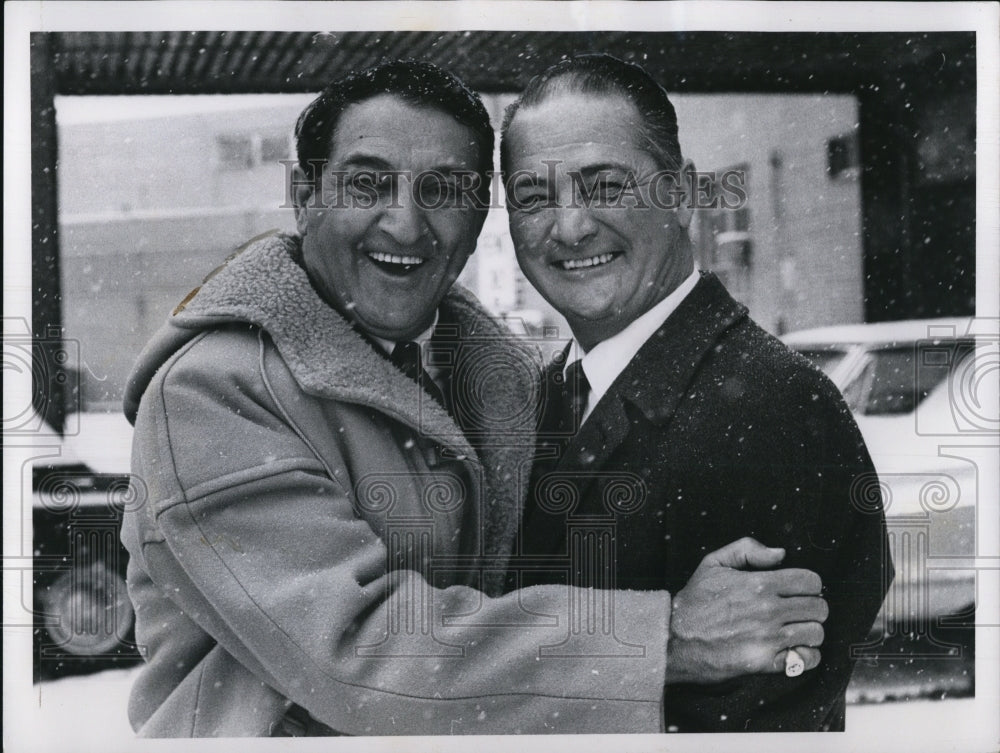 1967 Danny Thomas and Bert Reeding happily reunited - Historic Images