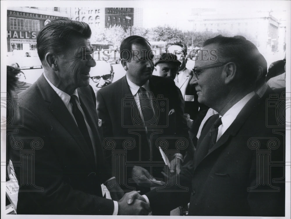 1968 Press Photo Governor Ronald Reagan Meets Lowe in Cleveland - Historic Images