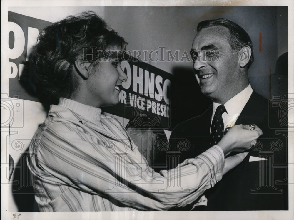 1960 Press Photo Gov. Abraham A Ribicoff and Miss Nancy Green - Historic Images