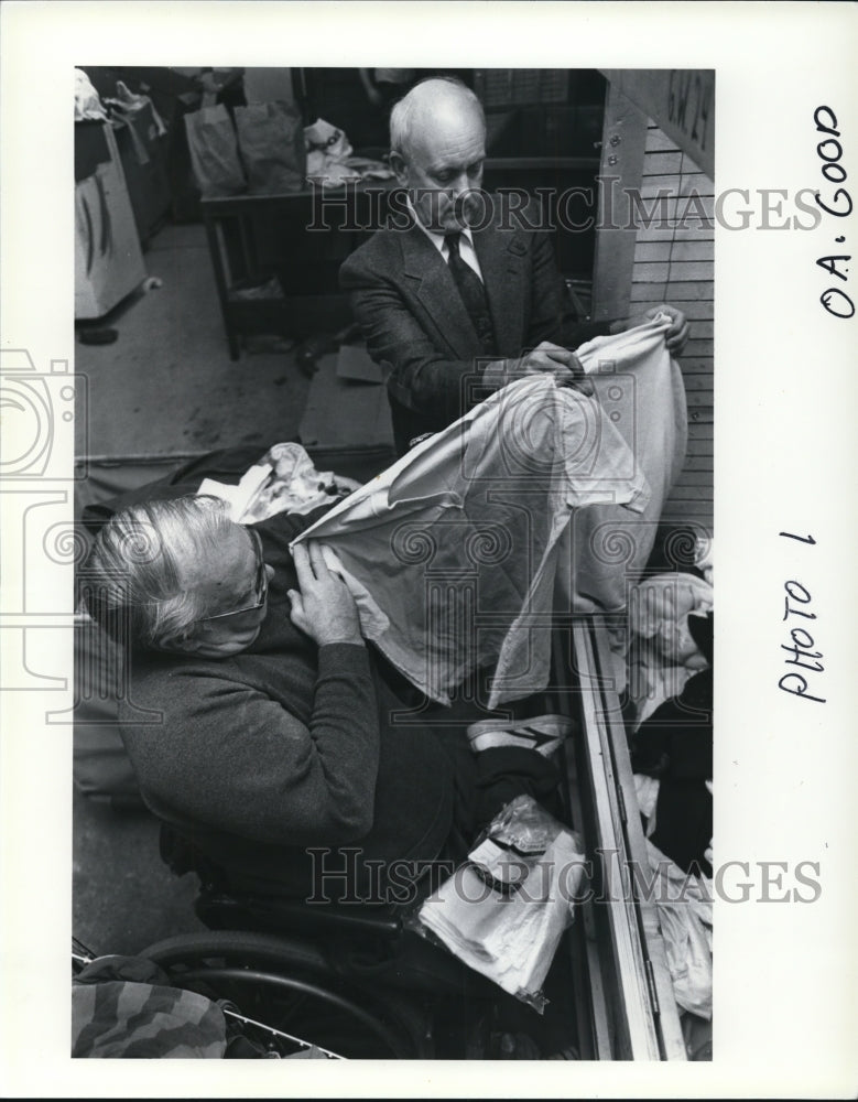 1993 Press Photo Goodwill director Jim Mutchler &amp; Peter Denower of Castalia - Historic Images