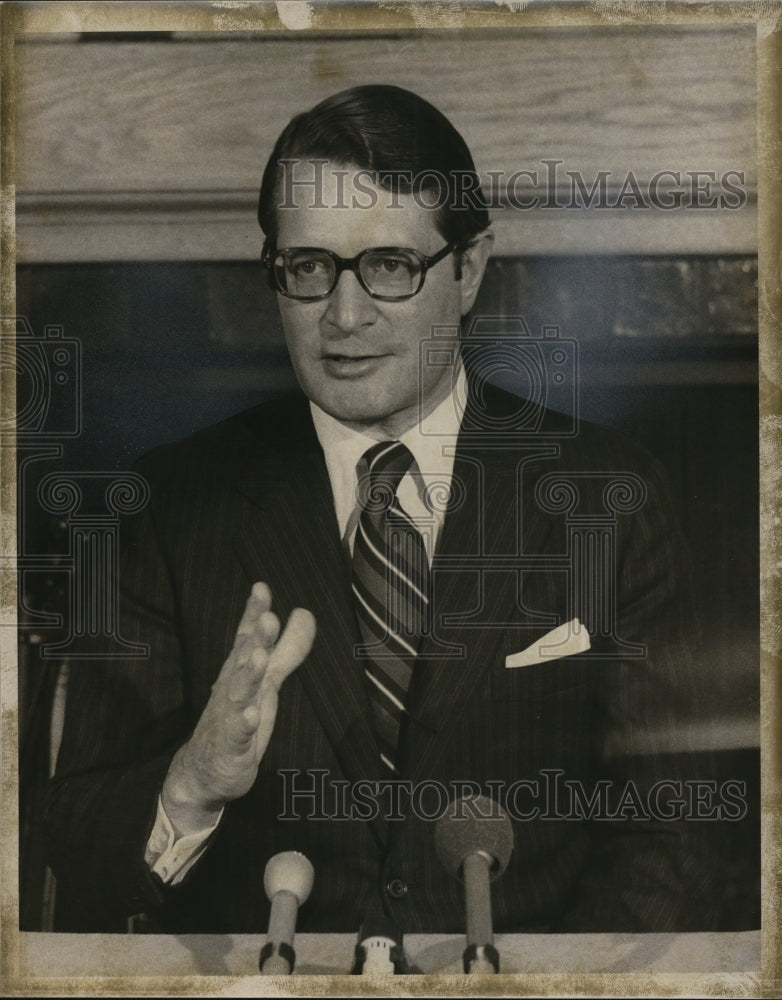 1974 Press Photo Elliot L. Richardson Lawyer and Politician- Historic Images