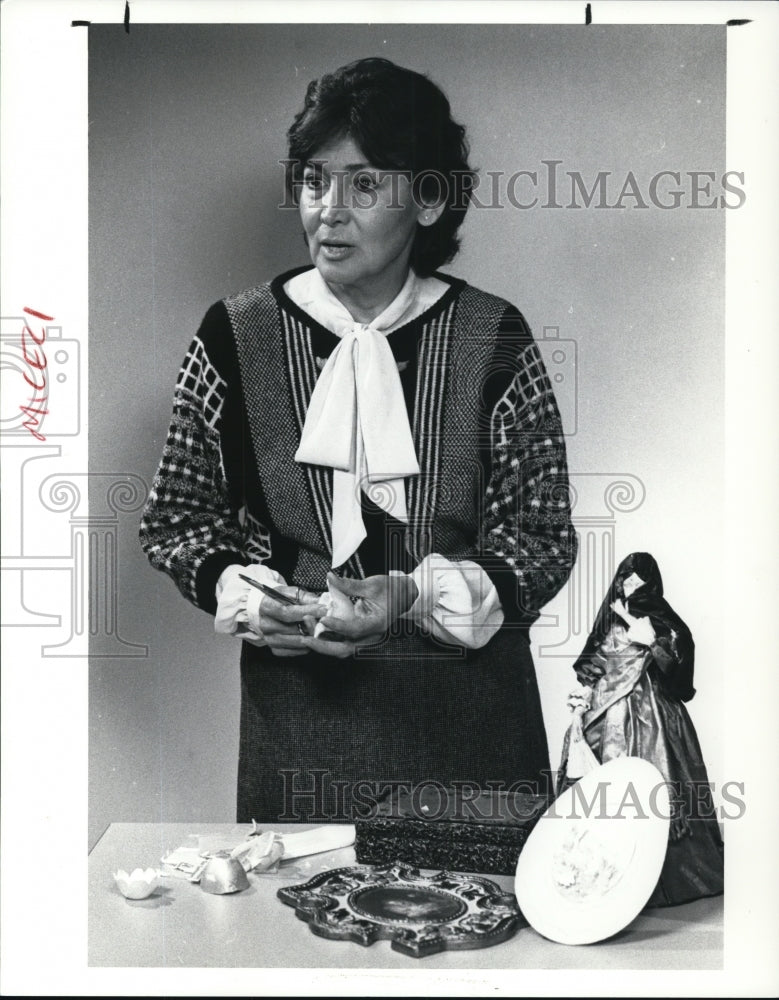 1991 Press Photo Norma Miceli and Easter Crafts - Historic Images