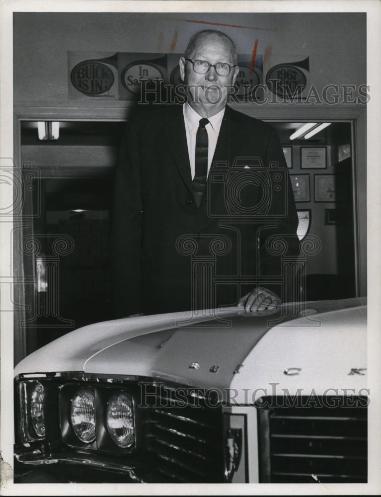 1966 Press Photo Pres Lua Buick Inc - Historic Images