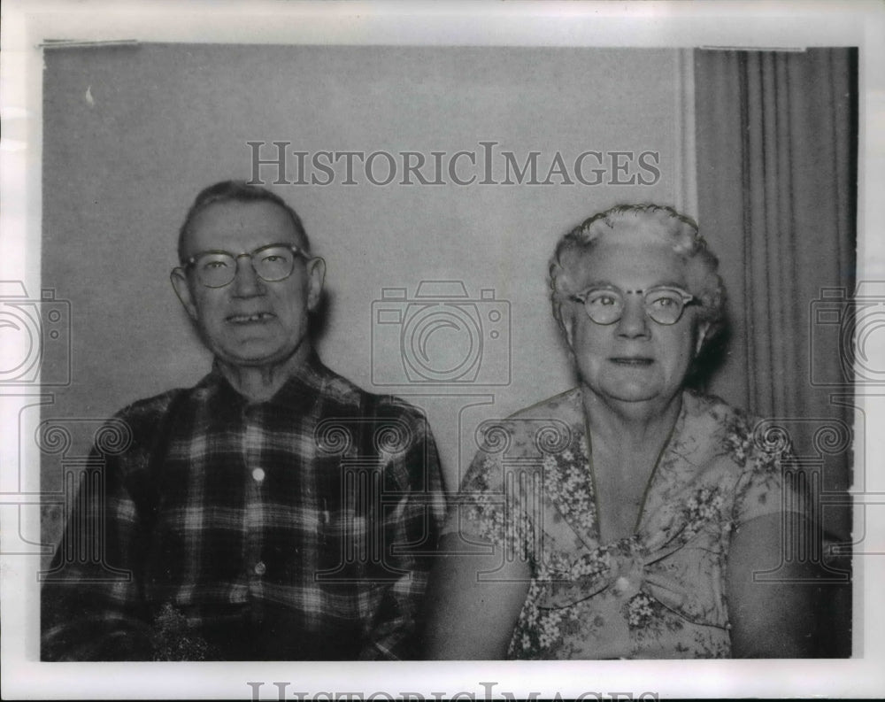 1960 Press Photo Mr & Mrs John Keck celebrates anniversary in St Wendelin Church - Historic Images