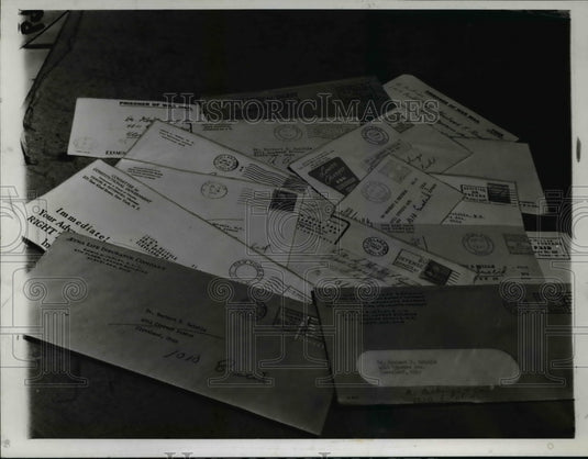1941 Press Photo Dr. Herbert S. Reichle's mail - cva37780-Historic Images