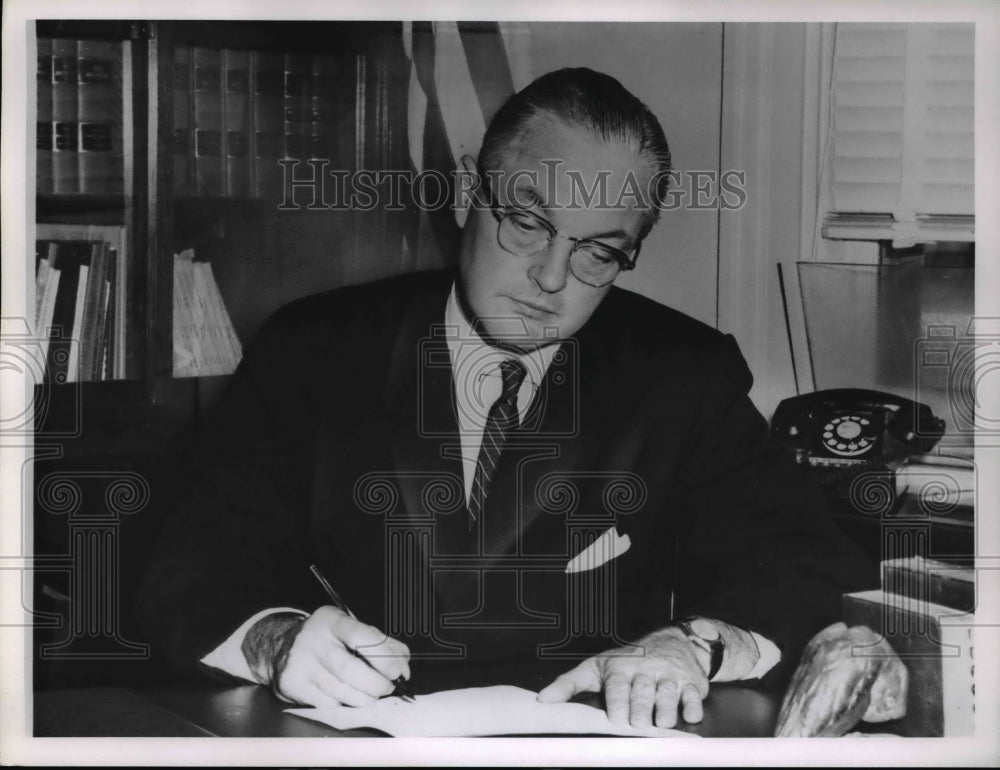 1965 Press Photo William E Minshall - cva37865 - Historic Images