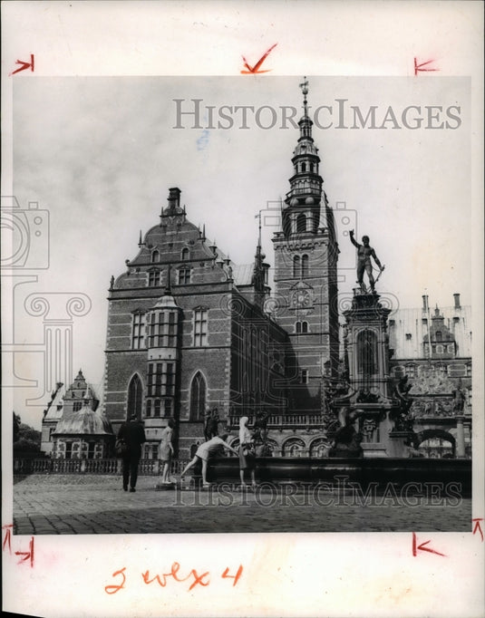 Press Photo Frederiksborg Castle, Denmark - cva37931 - Historic Images