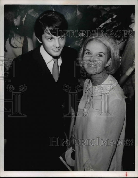1971, Christopher Jordan and Sybil Burton - cva37984 - Historic Images