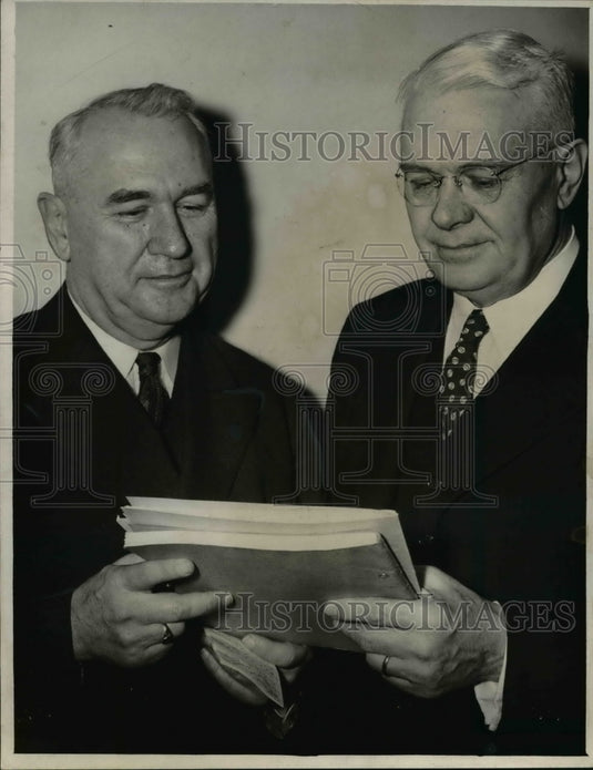 1944 Press Photo Samuel Keck Dr E Merle Adams at Congregational Christian Church - Historic Images