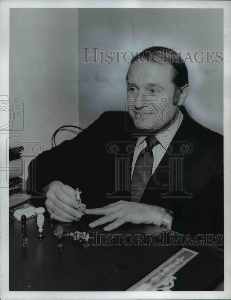 1968 Press Photo Sandy Birchun, jeweler and collector of historical jewelry-Historic Images