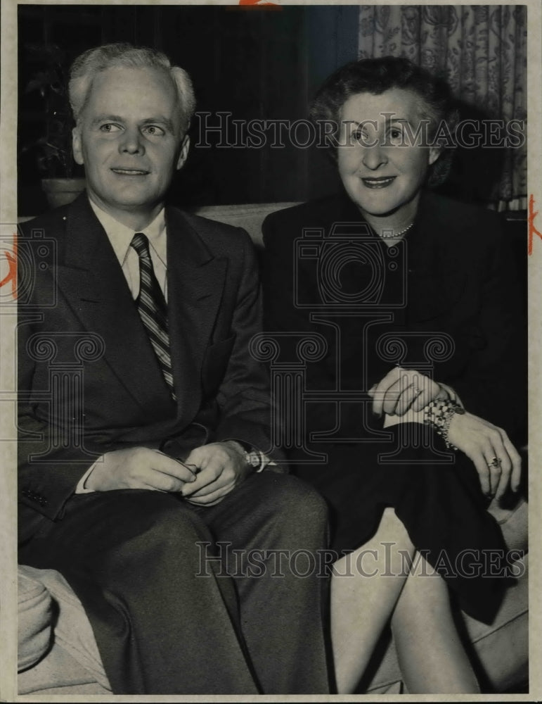 1952 Press Photo Mr &amp; Mrs Chapman Rose, he is newly appointed Asst Sec Treasury - Historic Images