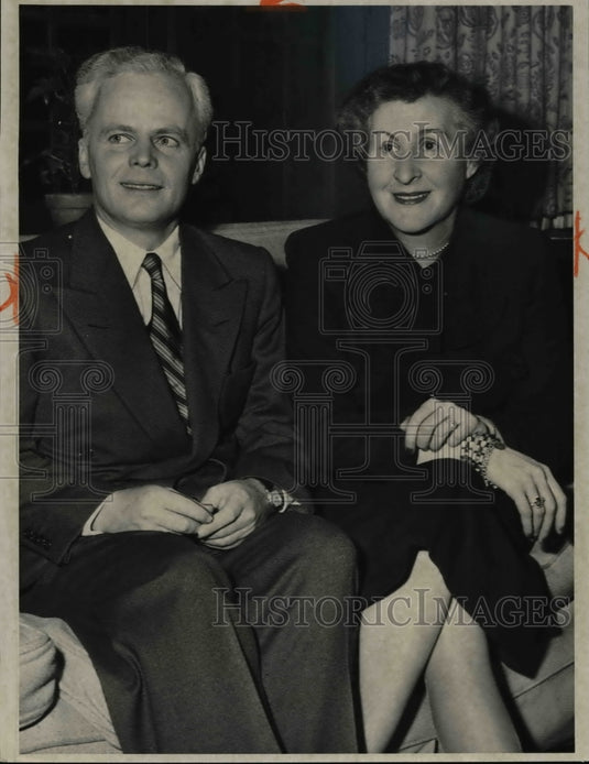 1952 Press Photo Mr & Mrs Chapman Rose, he is newly appointed Asst Sec Treasury - Historic Images
