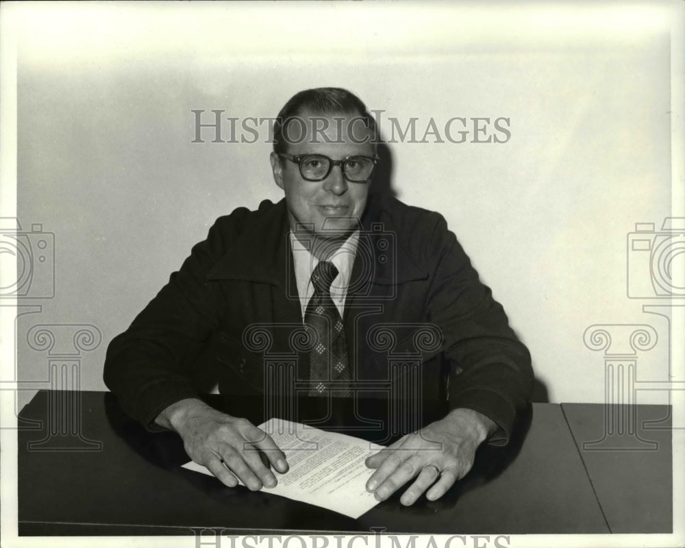 1975 Press Photo Douglas Penny, Richmond Heights School Board Candidate - Historic Images